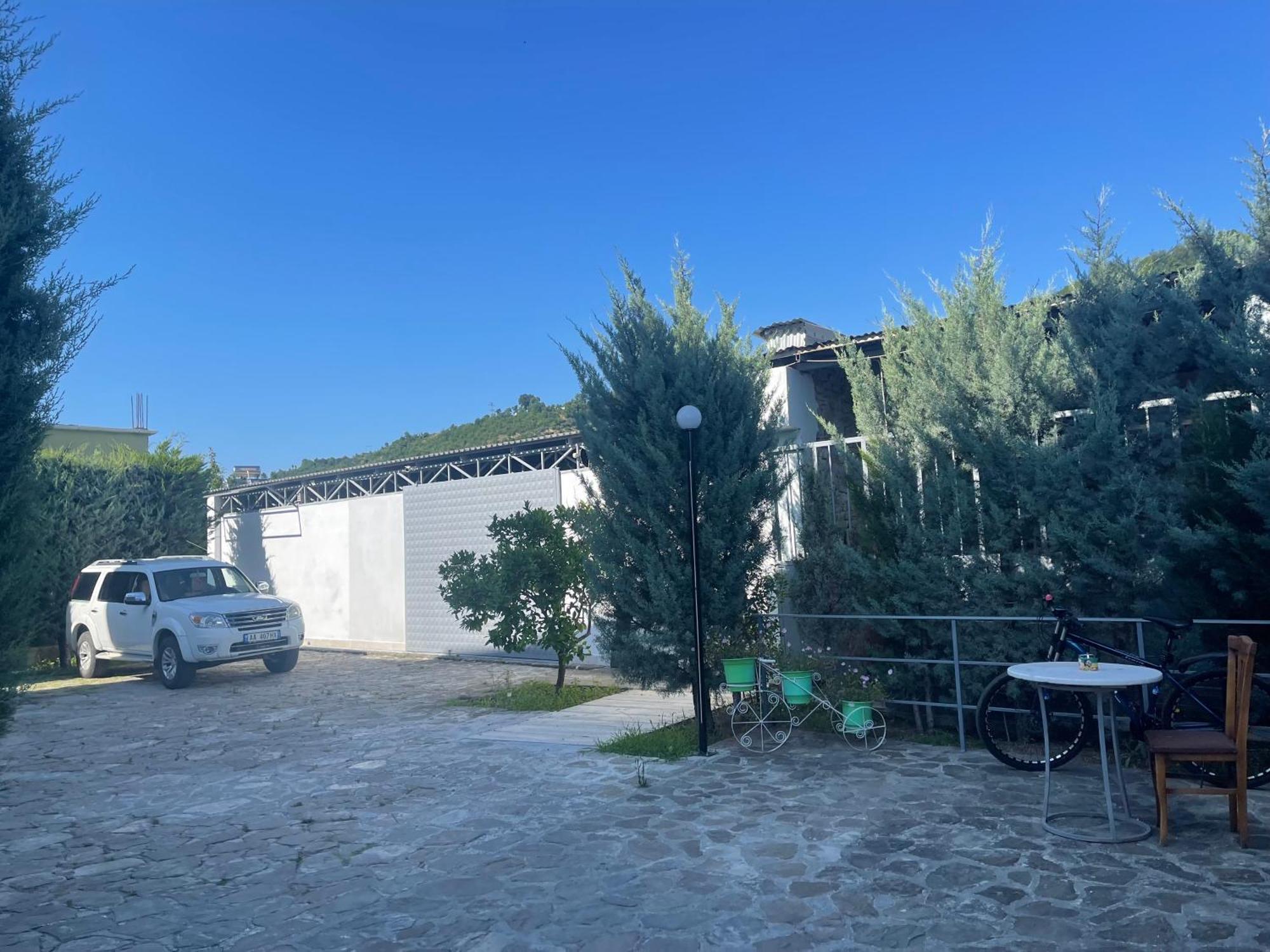Hotel Latifi Gramsh 外观 照片