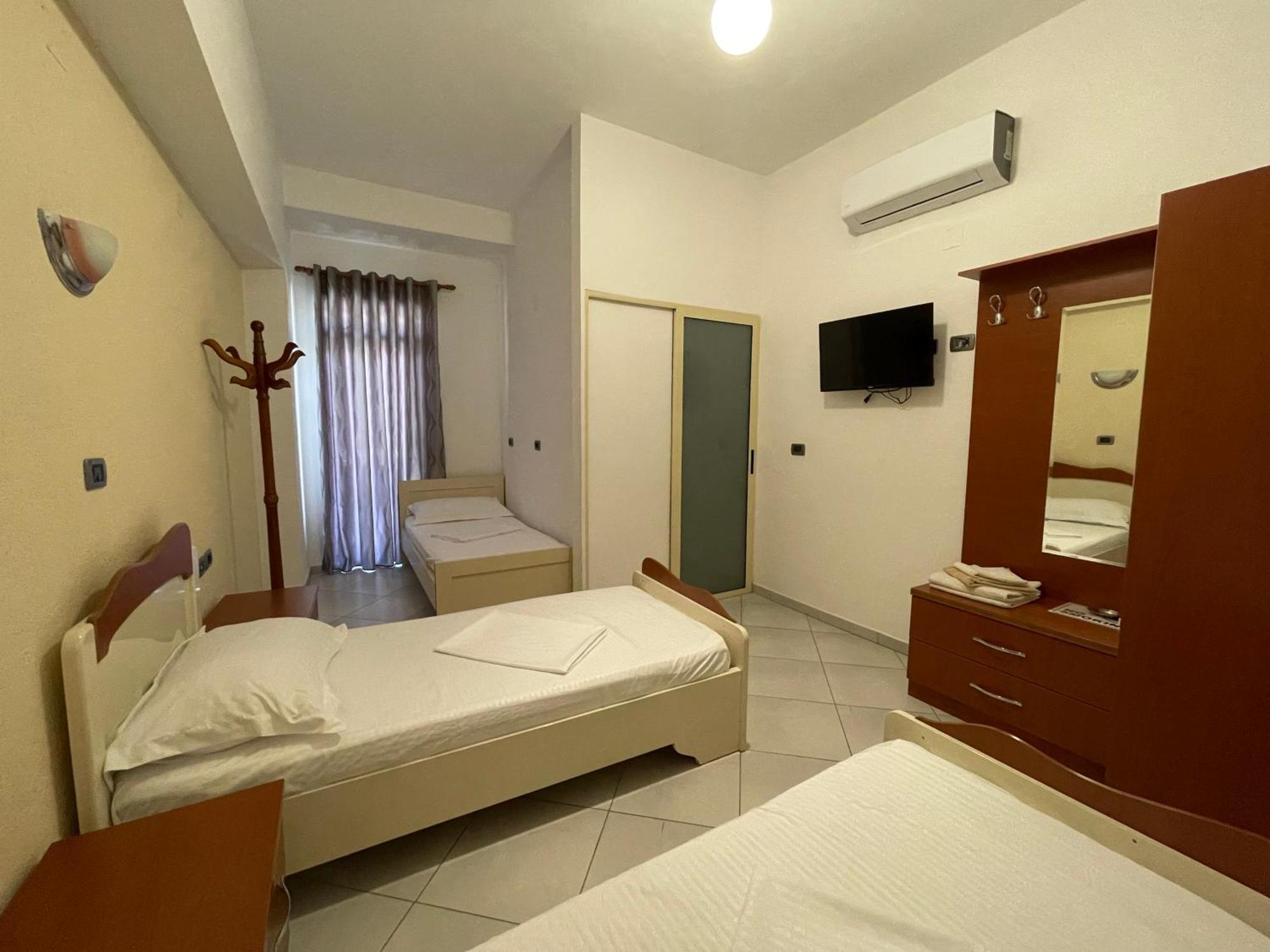 Hotel Latifi Gramsh 外观 照片