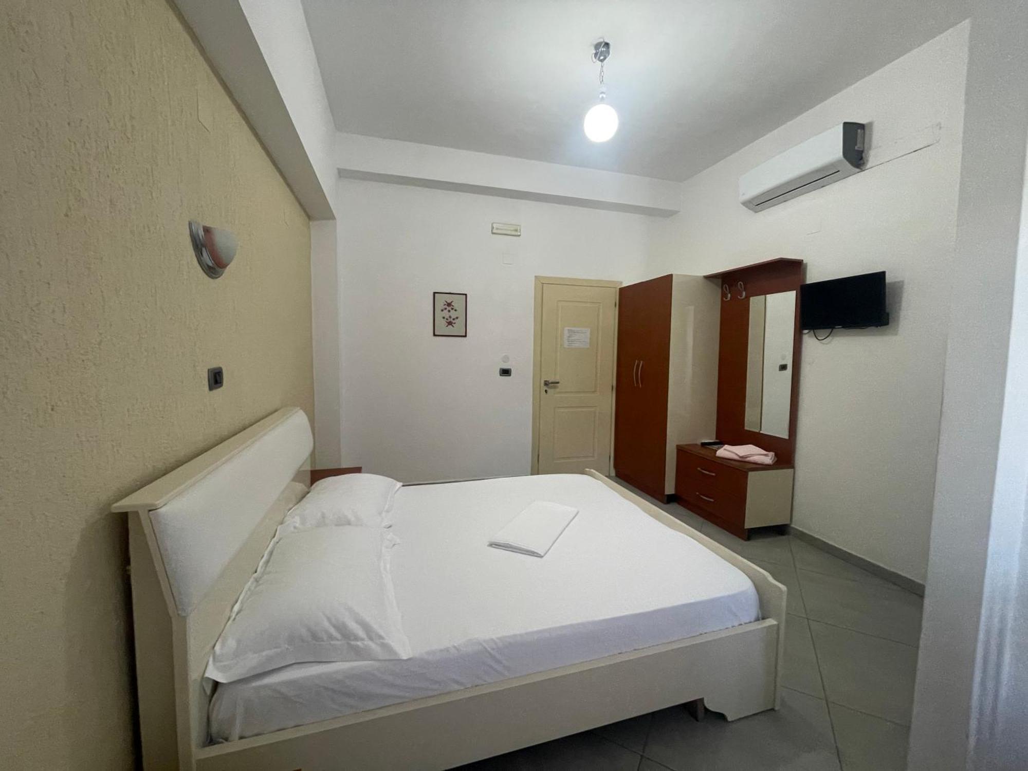 Hotel Latifi Gramsh 外观 照片