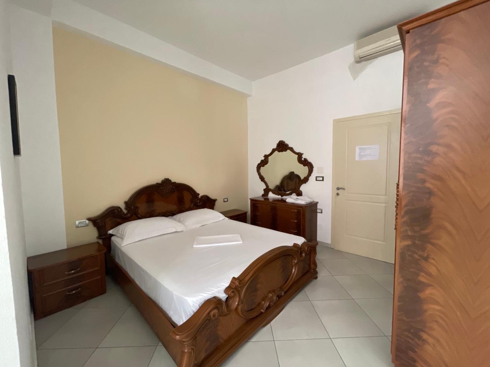Hotel Latifi Gramsh 外观 照片