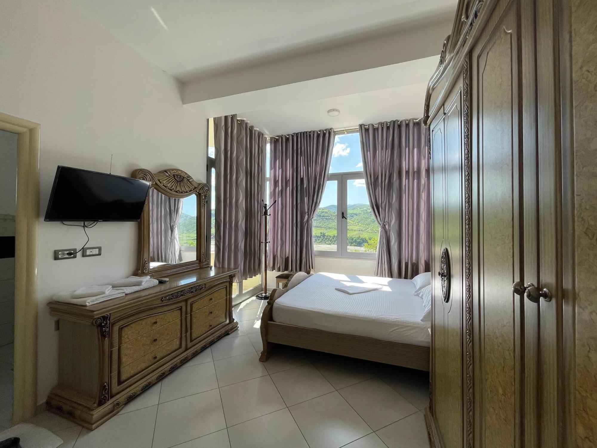 Hotel Latifi Gramsh 外观 照片