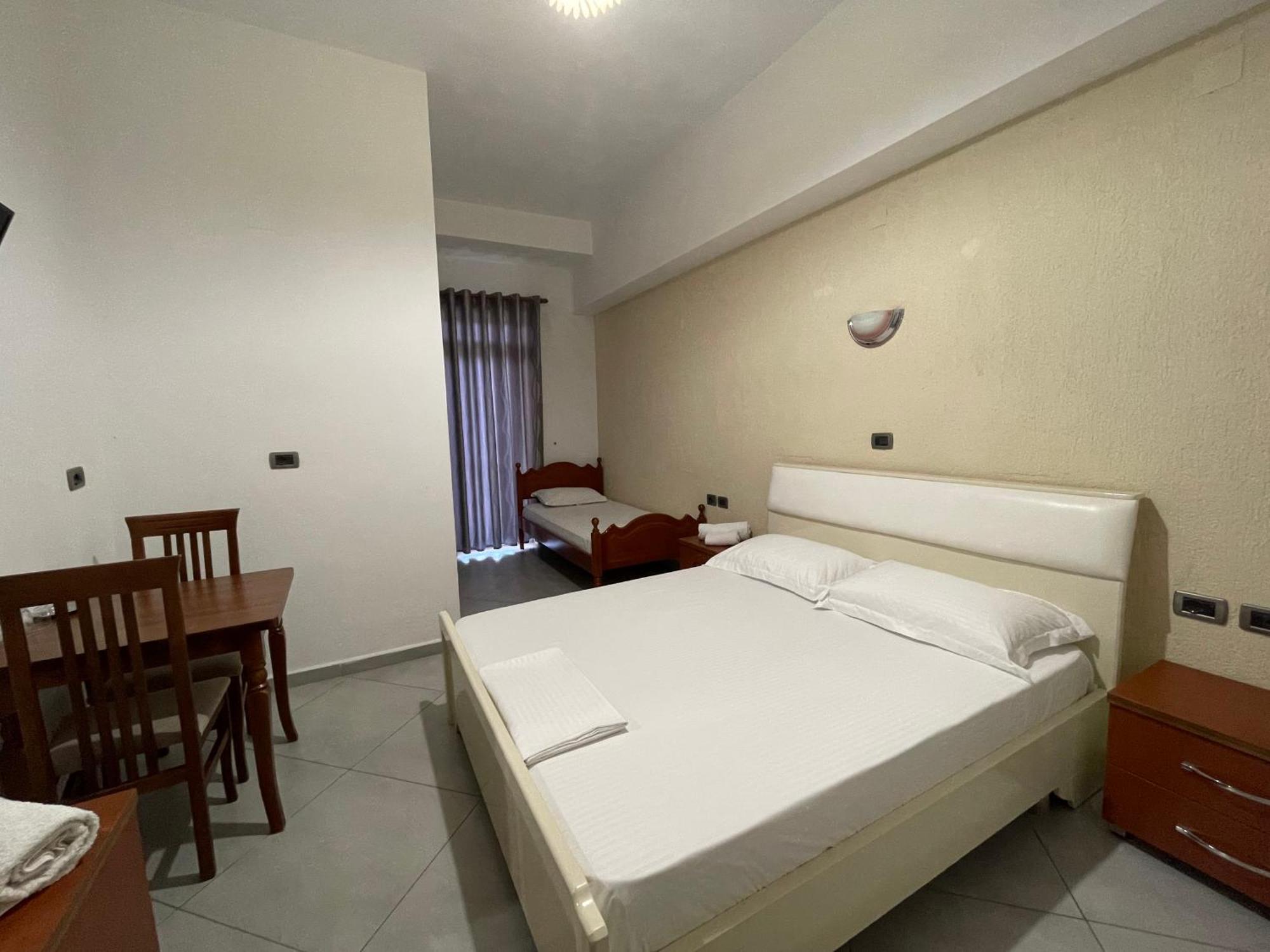 Hotel Latifi Gramsh 外观 照片