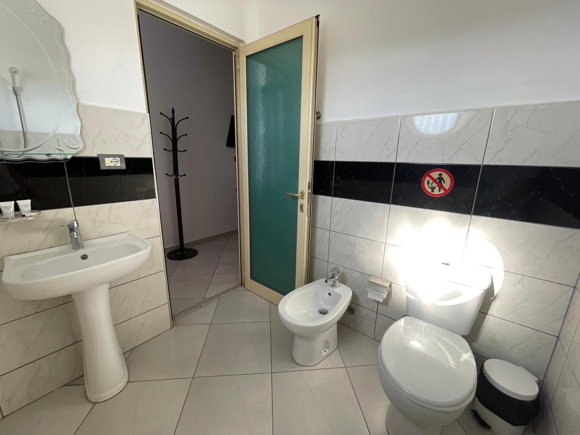 Hotel Latifi Gramsh 外观 照片