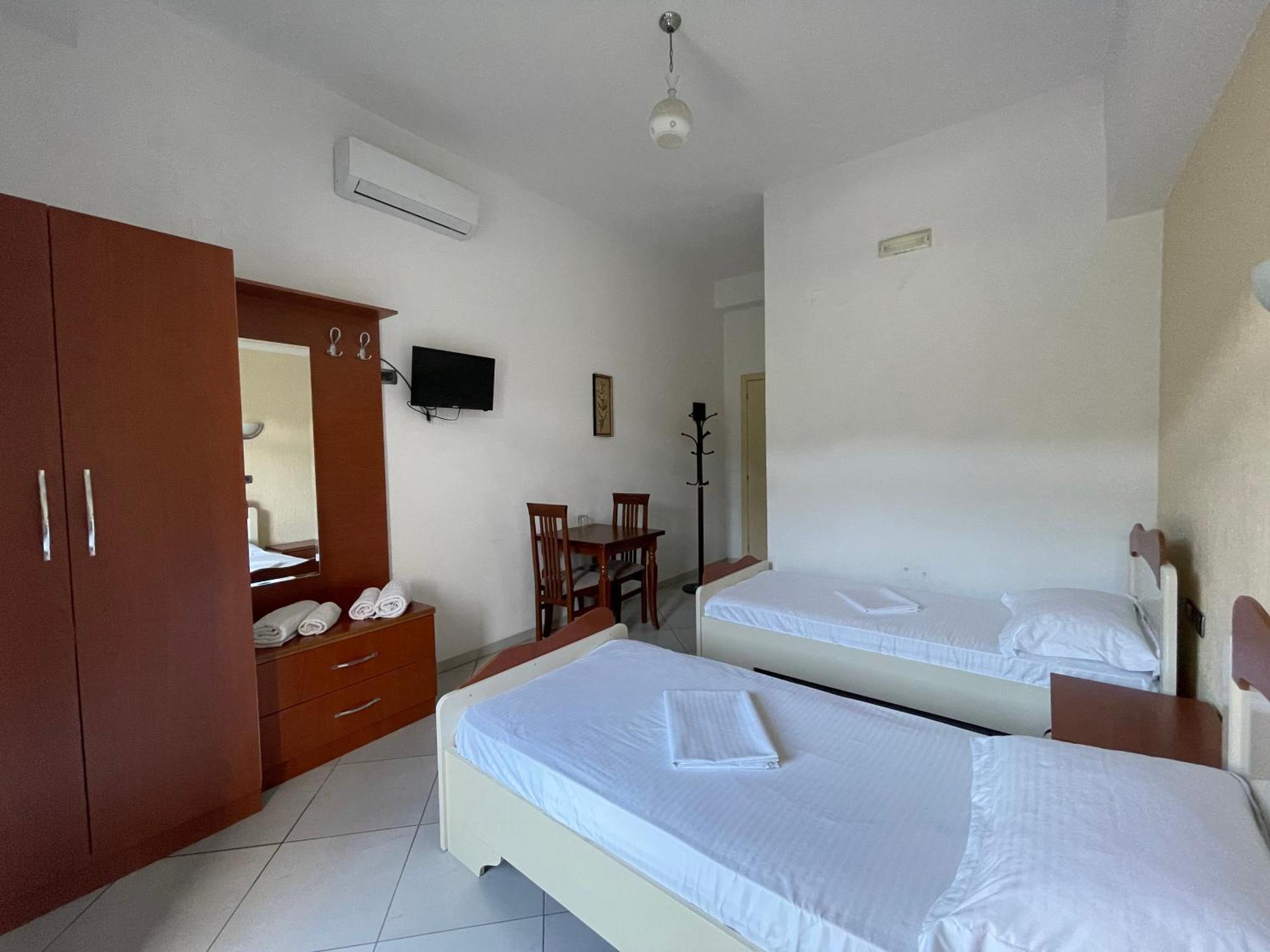 Hotel Latifi Gramsh 外观 照片