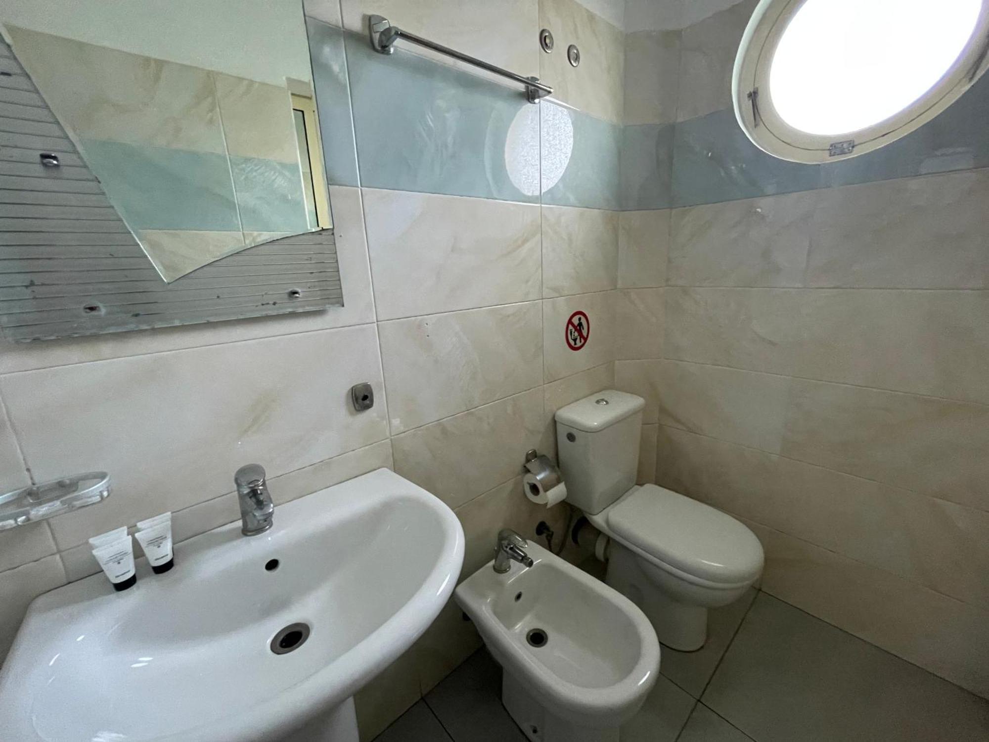 Hotel Latifi Gramsh 外观 照片