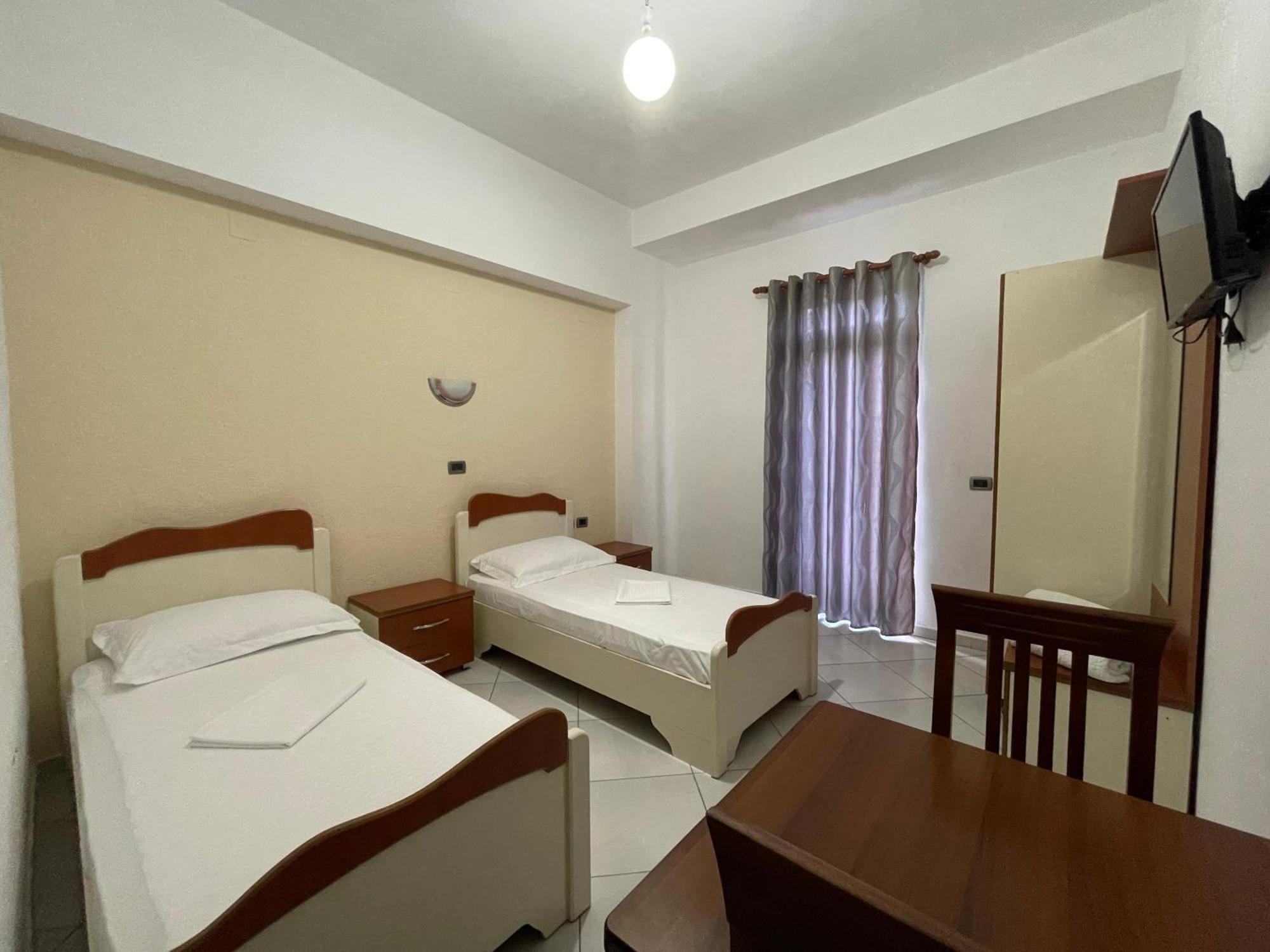 Hotel Latifi Gramsh 外观 照片