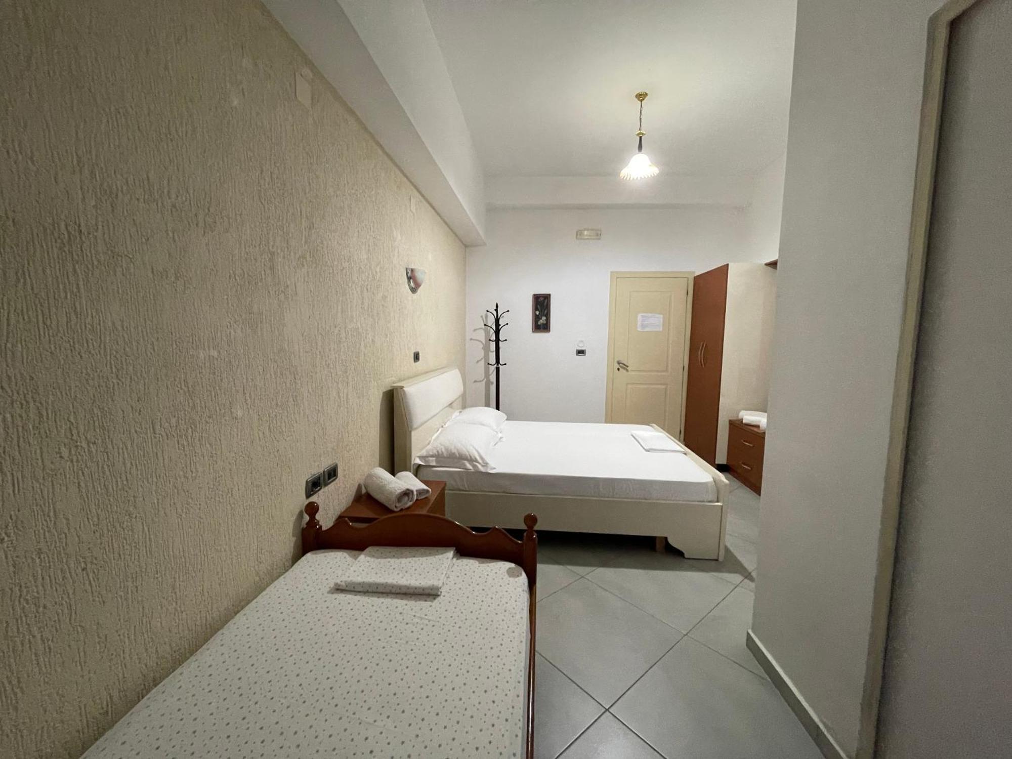 Hotel Latifi Gramsh 外观 照片