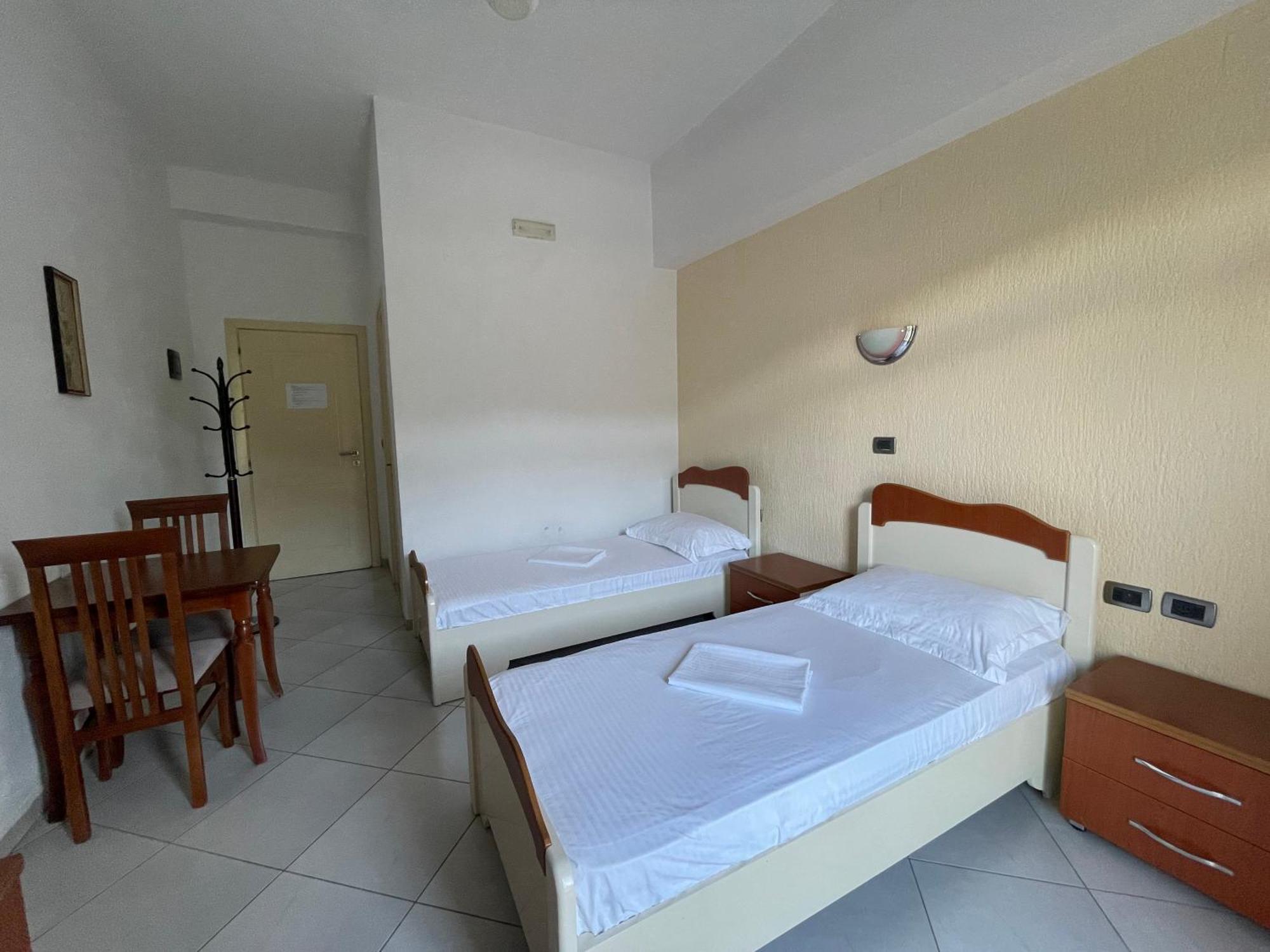 Hotel Latifi Gramsh 外观 照片